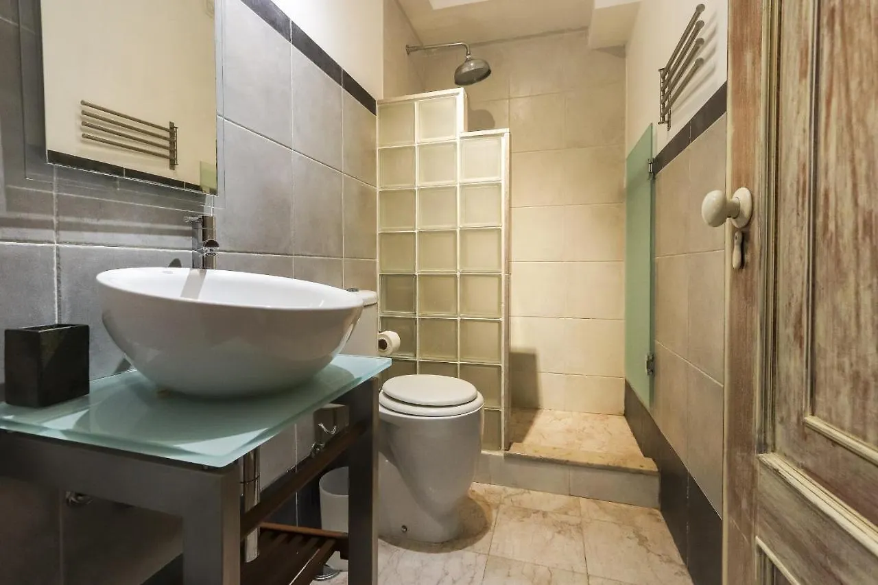 Grand Parliament Duplex By Homing Apartment Lisbon Portugal